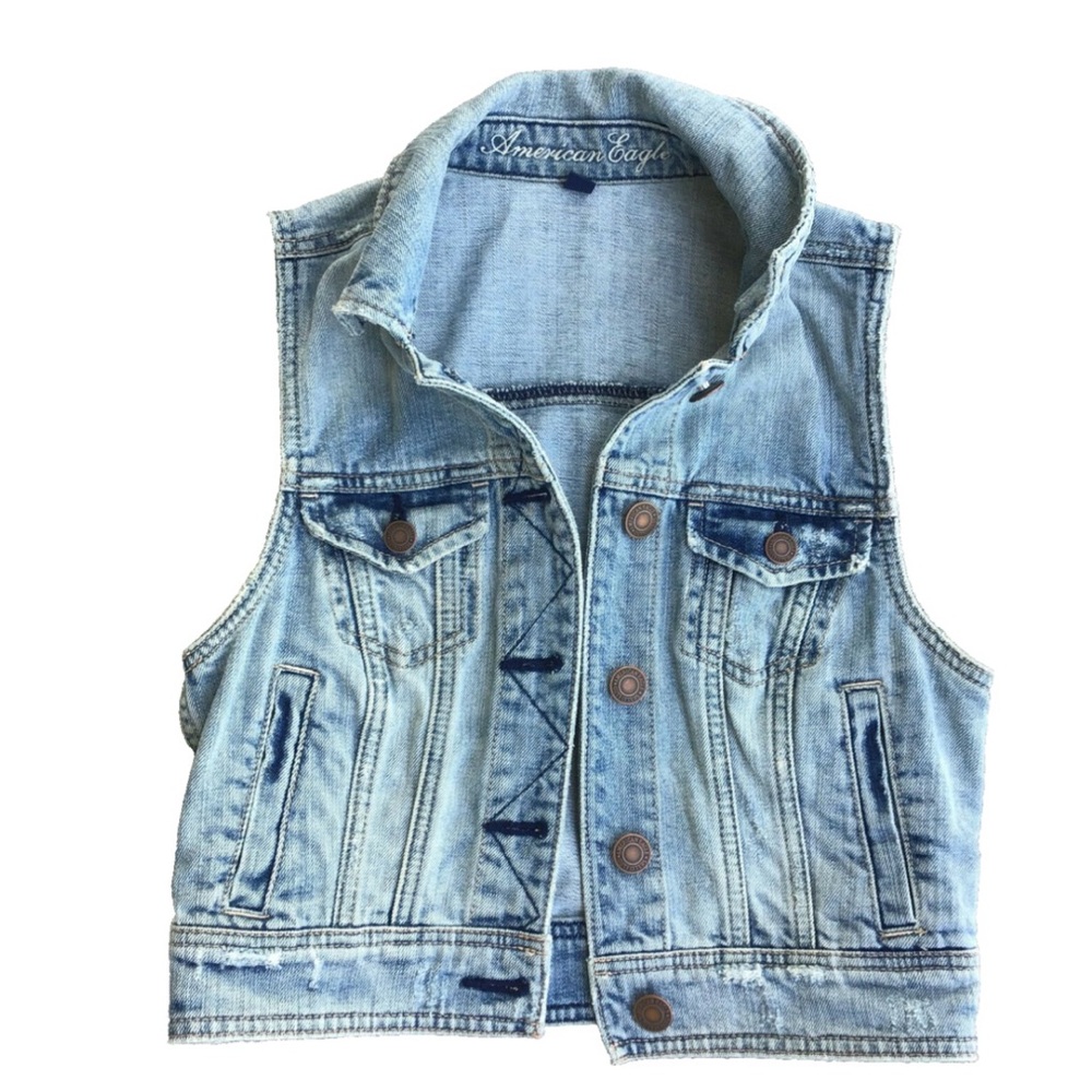 AMERICAN EAGLE OUTFITTERS
Denim Vest
Size Small
Washed Light Denim